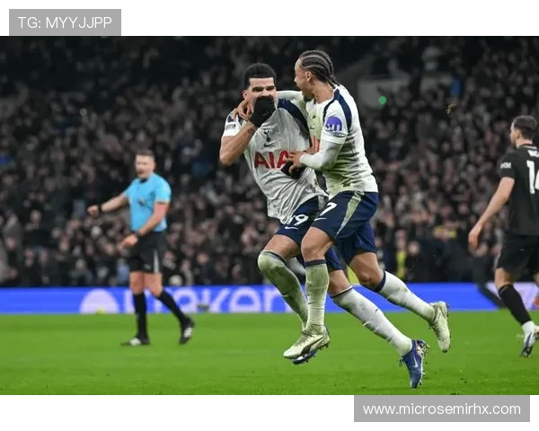 西蒙斯压阵扛重任助热刺保级